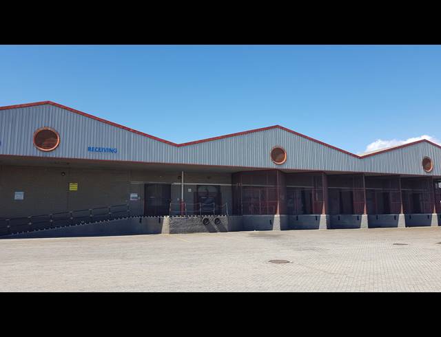 2,476M² FACTORY TO LET IN TRIANGLE FARM